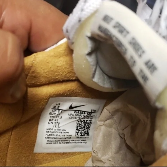 *Brand New* Nike AirMax 720s (Pale Vanilla) - Picture 7 of 8